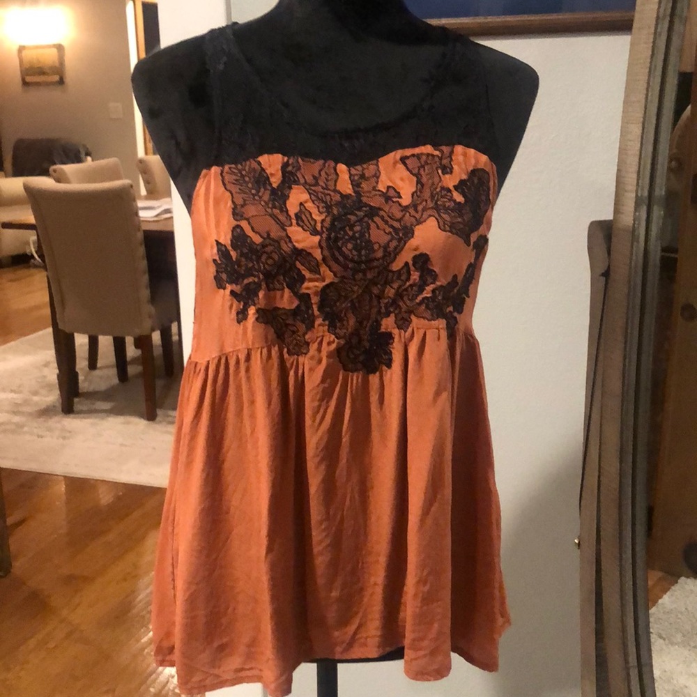 🍁 “Gia” a Gorgeous SILK partially sheer/lace Top